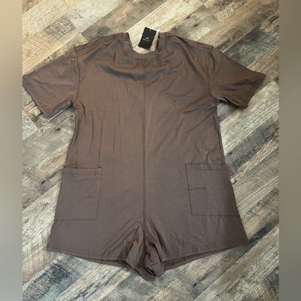 Woven Essentials Women's Short Sleeve Romper in Brown